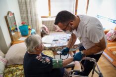 Bakıma muhtaç hastaların yükleri hafifliyor